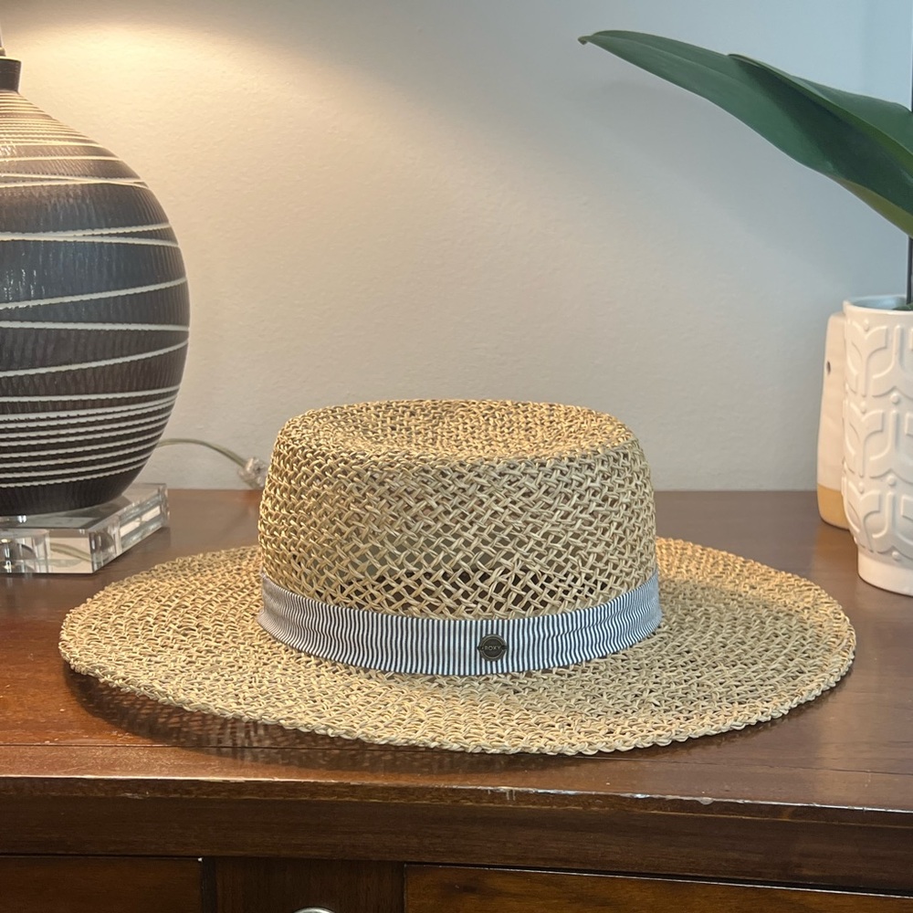 Roxy Straw Hat Size Medium/Large - image 1